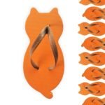 chinelo de gatinho laranja com formato de gato