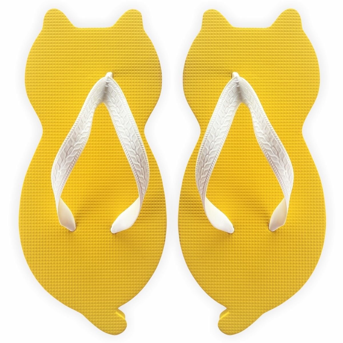 chinelo de gatinho amarelo com formato de gato
