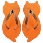 chinelo de gatinho laranja com formato de gato