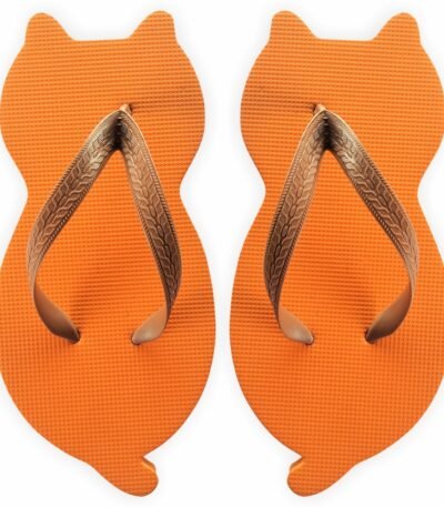 chinelo de gatinho laranja com formato de gato