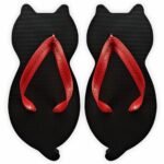 chinelo de gatinho preto com formato de gato