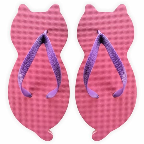 chinelo de gatinho rosa com formato de gato