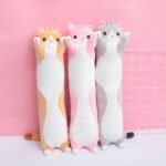 Gato Salsichinha Fofo de Pelúcia