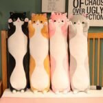 Gato Salsichinha Fofo de Pelúcia