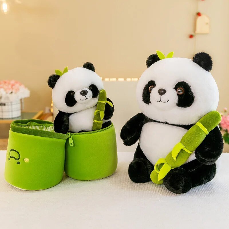 Urso Panda de Pelúcia com Bambu