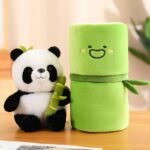 Urso Panda de Pelúcia com Bambu