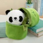 Urso Panda de Pelúcia com Bambu