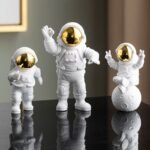 Kit 3 Astronautas de Luxo com Luminária Lua de Led