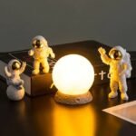 Kit 3 Astronautas de Luxo com Luminária Lua de Led