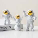Kit 3 Astronautas de Luxo com Luminária Lua de Led