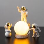 Kit 3 Astronautas de Luxo com Luminária Lua de Led
